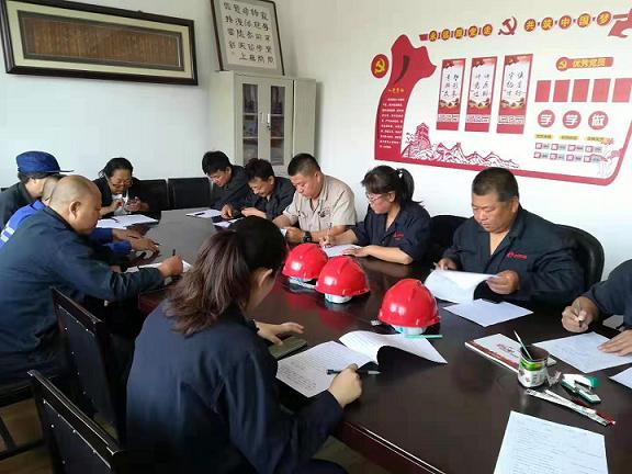 宏昇公司黨支部召開(kāi)“不忘初心、牢記使命”主題教育實(shí)施方案動(dòng)員大會(huì).jpg